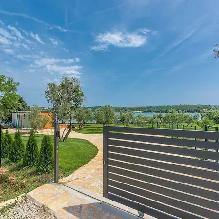 House Ive: Coastal Retreat With Jacuzzi, Pool And Olive Grove