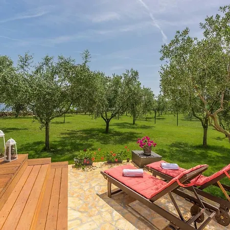 House Ive, Romantic Getaway With Jacuzzi, Pool And Olive Grove Charm, - Istria *