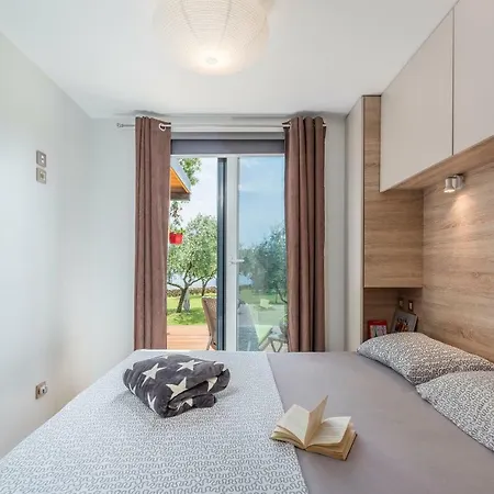 House Ive: Coastal Retreat With Jacuzzi, Pool And Olive Grove Holiday home