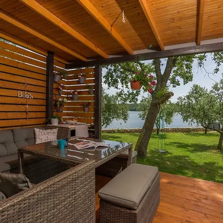 House Ive: Coastal Retreat With Jacuzzi, Pool And Olive Grove Holiday home