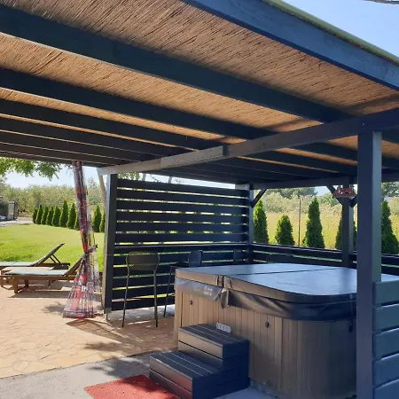 House Ive, Romantic Getaway With Jacuzzi, Pool And Olive Grove Charm, - Istria بيت للعطل بومير
